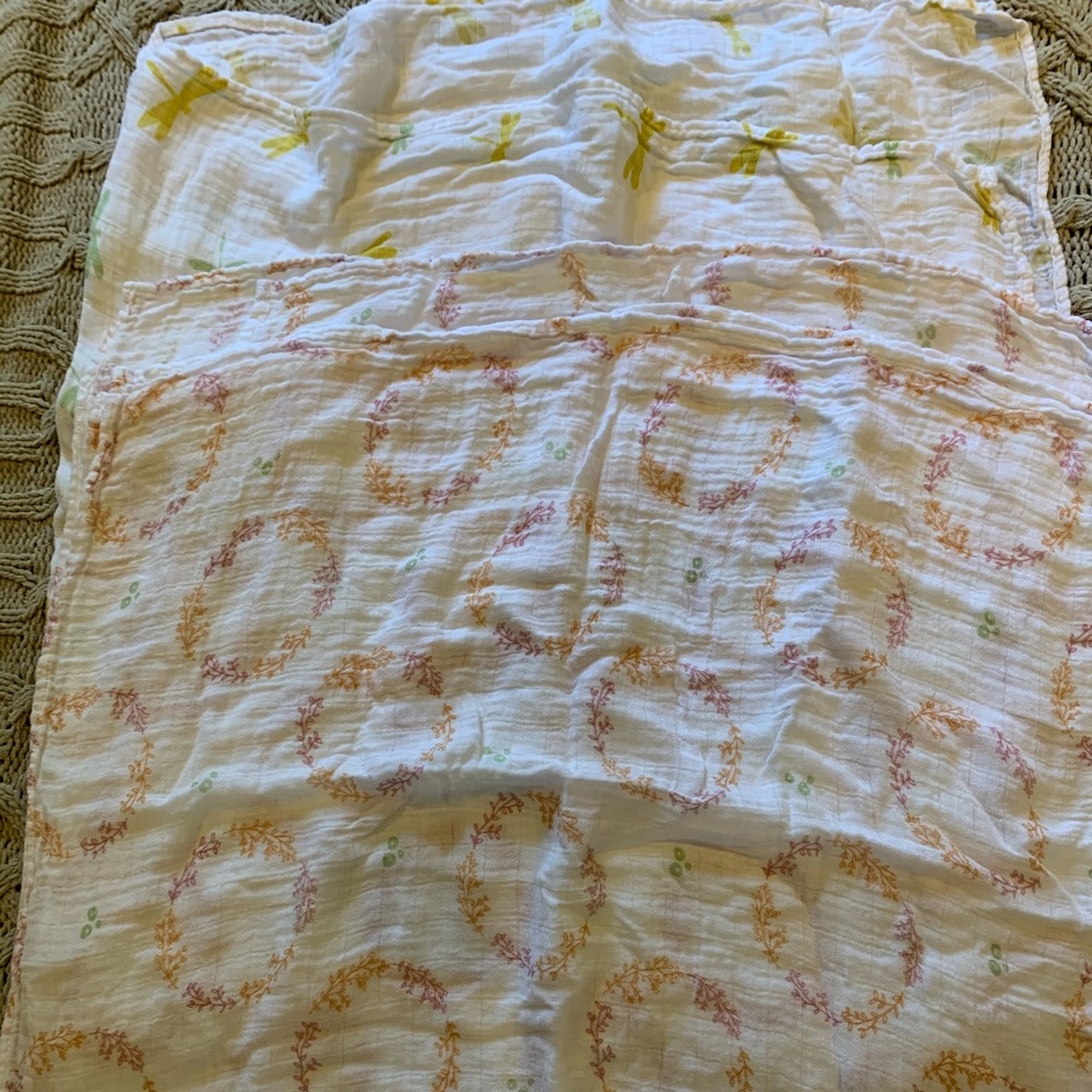 🚫SOLD🚫2 Muslin swaddles